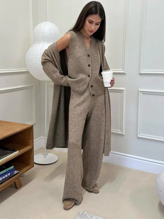 Calise - Sommer Ensemble aus weichem, leichtem und elegantem Material für Frauen, bestehend aus einer Weste, einem Blazer und einer Hose