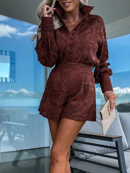 Eleganter Spitzen Jumpsuit für Frauen mit femininem Design und figurbetonter Passform