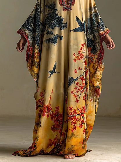 Eberesche - Lange Robe mit Fledermausärmeln und Künstlerischem Druck von Roten Ahornblüten und Vögeln