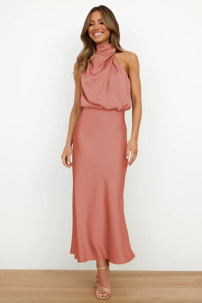 Zélène - Elegantes ärmelloses Cocktailkleid mit Stehkragen und glänzendem Effekt