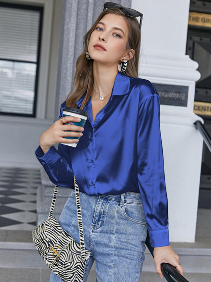 Amélina - Legere Bluse aus Farbensatin mit Knopfleiste und langen Ärmeln