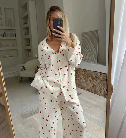 Herzprint Pyjama Set für Damen – Weiches Loungewear Nachtwäsche Set mit weitem Bein
