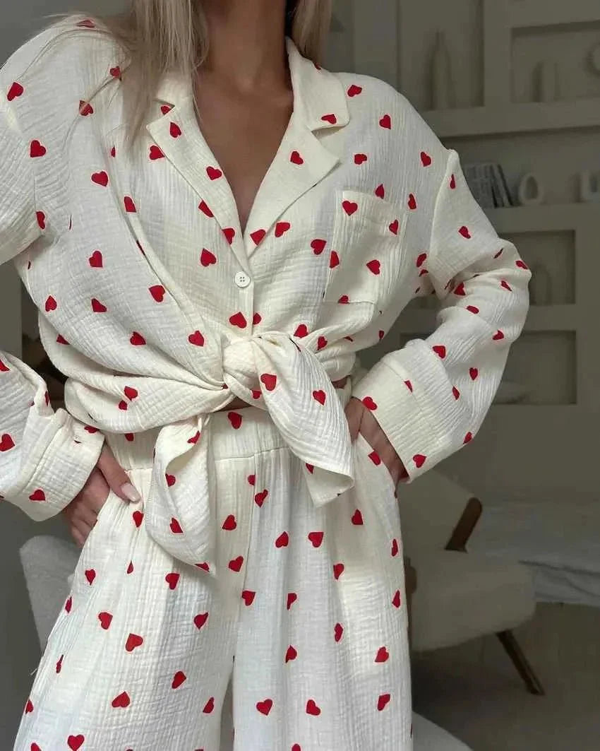 Herzprint Pyjama Set für Damen – Weiches Loungewear Nachtwäsche Set mit weitem Bein