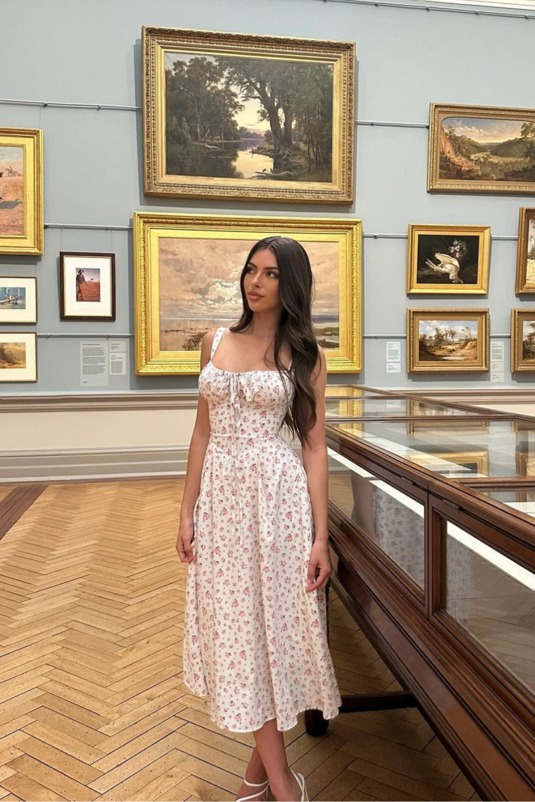 Romantisches Midi Sommerkleid für Damen – Floraler Print & Figurbetonte Passform mit Schnürung