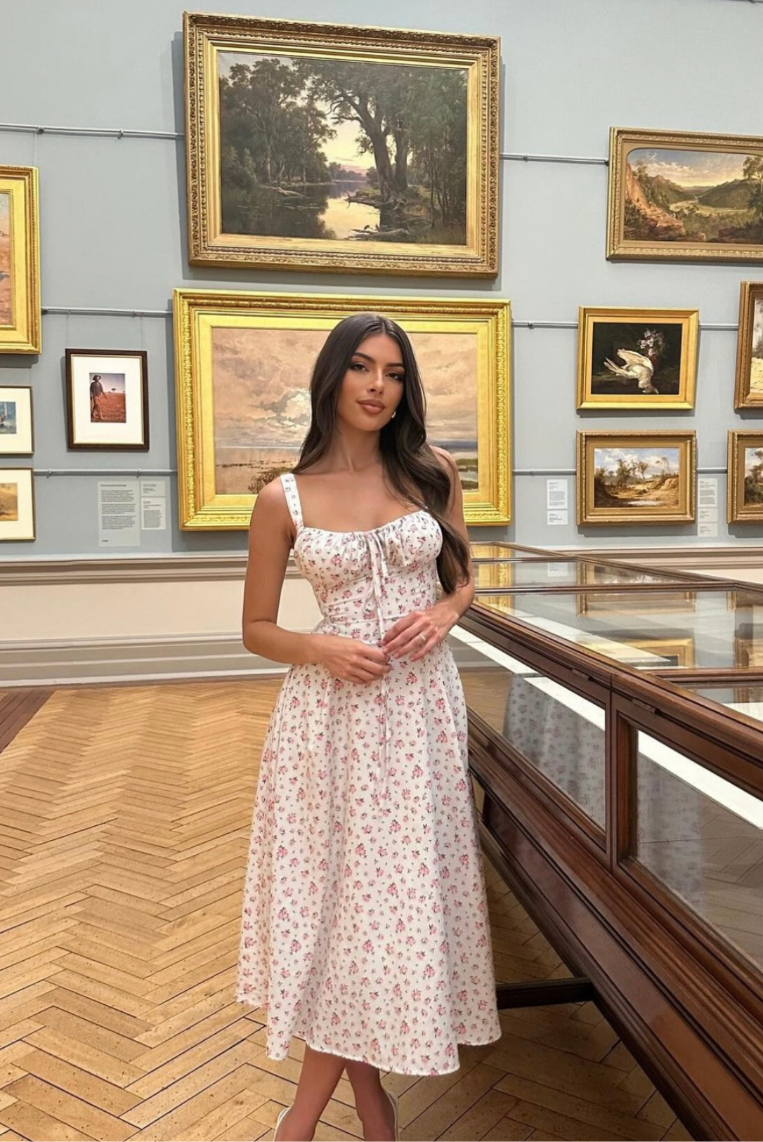 Romantisches Midi Sommerkleid für Damen – Floraler Print & Figurbetonte Passform mit Schnürung
