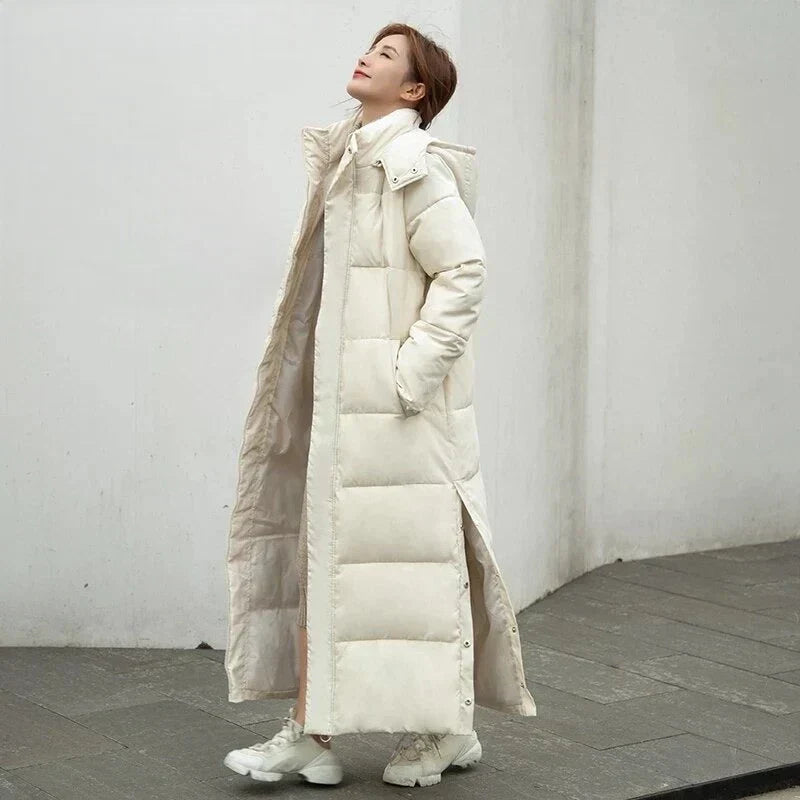 Nikki - Eleganter, langer Wintermantel aus winddichtem Daunenmaterial