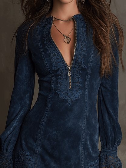 Éloane - Kurzes Vintage Kleid aus blauem Wildleder mit Spitzenrand