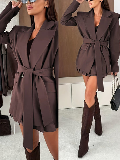 Auréva - Eleganter Frühlingsblazer mit Betonten Schultern und Gürtel für eine feminine Silhouette