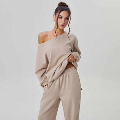 Lässiges Damen Lounge Set mit One-Shoulder Sweatshirt – Bequemer Zweiteiler mit weiter Hose