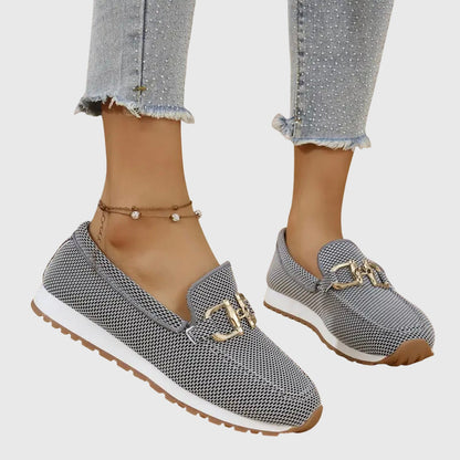 Bequeme Slip-On Loafer Schuhe für Frauen mit leichtem Design und goldener Schnalle