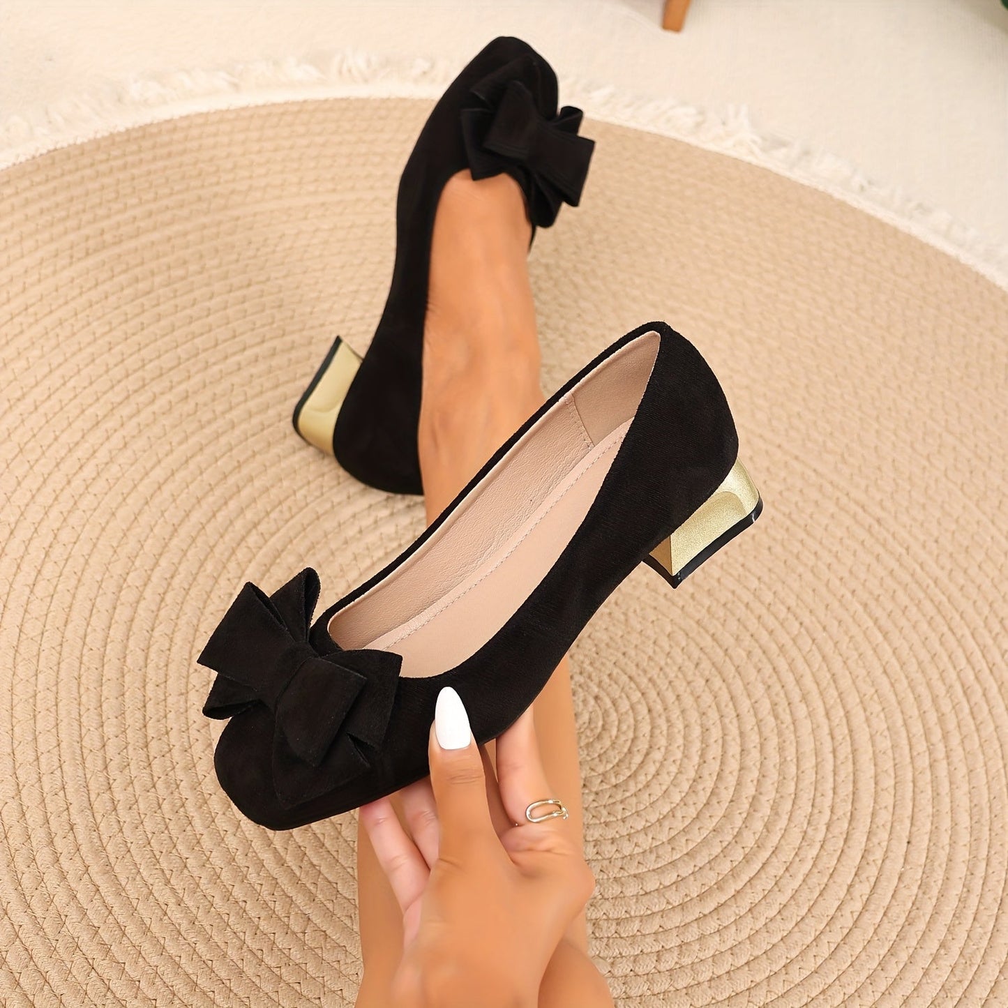 Nolwenn - Sommerliche Ballerina-Sandalen aus grüner Wildleder mit goldenem Blockabsatz und Schleife