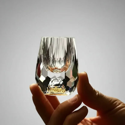 Kinverre - Japanischer Sake-Glas mit Handgelegtem Goldblatt