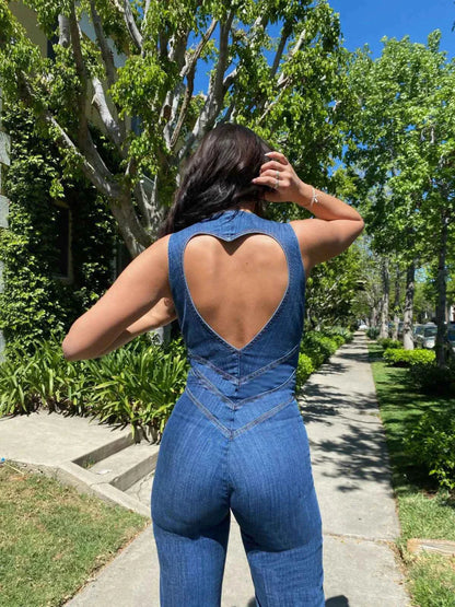 Figurbetonter Denim Jumpsuit mit Cut-Out Rücken für Damen – Moderner Flared Overall
