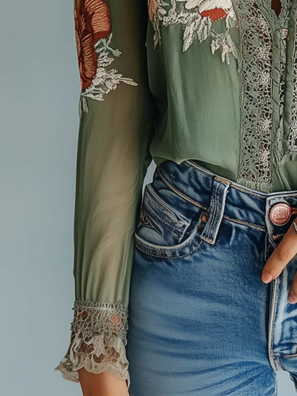 Féliciane - Romantische Bohème-Chic Bluse mit Mineralgrünem Blumenmuster und Spitzen-Details für Frauen