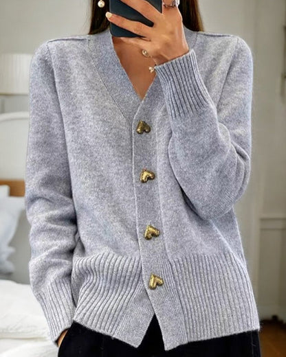 Moderne Damen Strickjacke mit Herzknöpfen Weicher Cardigan für Herbst und Winter