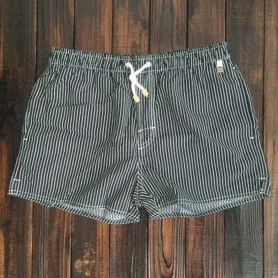 Gestreifte Badehose für Herren – Schnelltrocknende Swim Shorts im modernen Sommer Look
